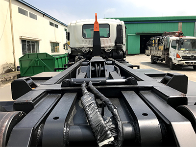 o-to-cho-rac-isuzu-co-cau-hooklift_12.jpg