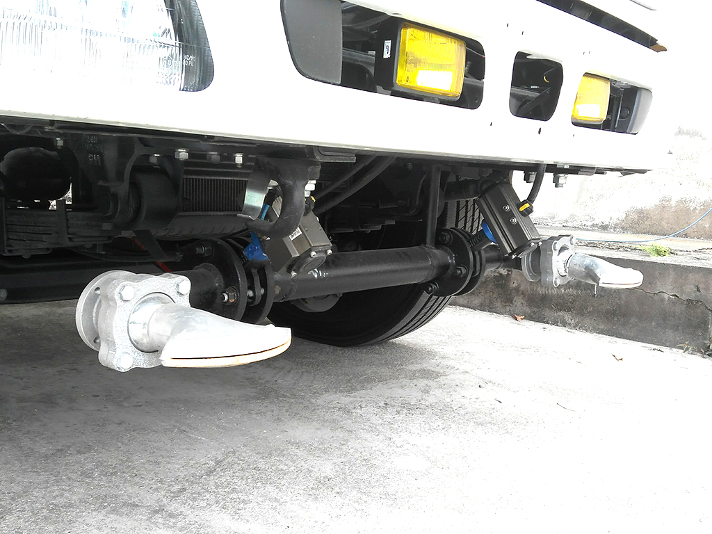 o-to-xi-tec-phun-nuoc-isuzu_03.jpg