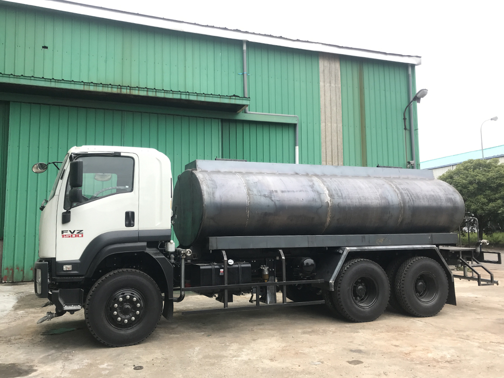 o-to-xi-tec-phun-nuoc-isuzu_06.jpg