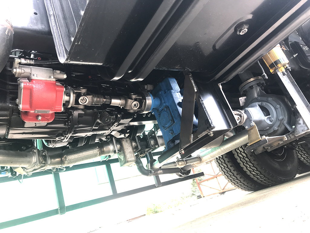 o-to-xi-tec-phun-nuoc-isuzu_07.jpg
