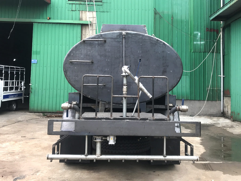 o-to-xi-tec-phun-nuoc-isuzu_08.jpg