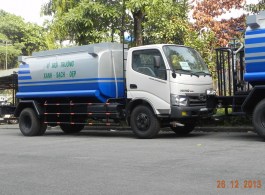 Xe phun nước rửa đường 3,5 khối HINO